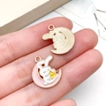 Pendentif lapin et lune en émail mignon pour bracelets et porte-clés à faire soi-même - Lapin Lune Étoile en Émail Rose (23282)