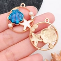 Détail de pendentifs coquillage DIY avec émail bleu, perles et motif étoile de mer - Coquillage Étoile de Mer Rond Émaillé Bleu (12041)
