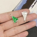 Zilveren kerstboom hanger met groene emaille afwerking voor DIY armbanden en sieraden - Groene Emaille Kerstboom (14313)