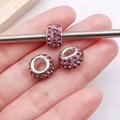 Vista macro de cuentas de agujero grande con diamantes morados en cadena de plata - Estilo Arcilla Polimérica con Diamantes (11553)