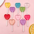Mix di 10 ciondoli a forma di lecca-lecca a cuore in resina colorata su sfondo rosa - Set 10 Pezzi Misto 9 Stili (SN1526)