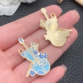 Ciondolo a violoncello blu in lega con fiori smaltati per creazione di gioielli - Violoncello Strumento Smalto Blu (21165)