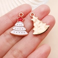 Detalle de un colgante de árbol de Navidad en esmalte blanco y aleación dorada - Árbol de Navidad Blanco Estrella Roja (9909)