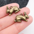 Vintage Bronze Kaninchen Anhänger aus Legierung für DIY Schmuck und Halsketten - Märchenhase (1680)