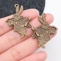 Antik-Bronze Kaninchenanhänger aus Legierung für DIY Schmuck mit Herzmuster-Details - Doppelseitiger Märchenhase (3973)