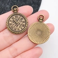 Vintage Bronze-Anhänger in Uhrenform mit römischen Ziffern für DIY-Schmuckherstellung - Uhr Zahnrad Anhänger (7198)