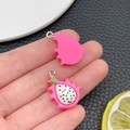 Pendentif fruit du dragon en résine pour bijoux DIY avec peau rose et graines noires - Style Fruit du Dragon (24370)
