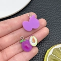 Pendentifs prune en résine avec boucles argentées et détails de fruits pour bijoux DIY - Style Pruneau (24364)