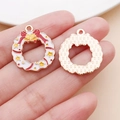Pendentif couronne de Noël en émail blanc avec nœud rouge pour bijoux DIY - Breloque Couronne de Noël Blanche (14292)