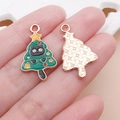 Ciondolo natalizio gatto in albero di Natale in smalto e metallo dorato per gioielli DIY - Ciondolo Gatto sull'Albero di Natale Verde (25254)