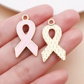 Ciondolo a nastro rosa in smalto e lega dorata per creazione di collane e gioielli DIY - Ciondolo Nastro con Fiocco Rosa Grande (24861)