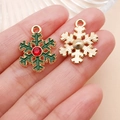 Vergulde sneeuwvlok hangers met groen emaille voor doe-het-zelf sieraden maken - Groene Strass Sneeuwvlok (12514)