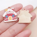 Ciondolo a forma di casa di Natale in smalto colorato con testo Xmas e retro dorato lucido - Casa di Natale XMAS / 25x22mm