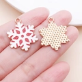 Details von rot-weißen Emaille-Schneeflocken-Anhängern für DIY-Schmuck mit Textur - Weiße Weihnachts-Schneeflocke (25276)