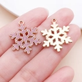 Rosa Glitzer und goldene Schneeflocken Anhänger für DIY Schmuck auf Fingerspitzen - Rosa Glitzer Weihnachts-Schneeflocke (24964)