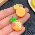 Ciondoli a forma di ananas in resina per fai da te con anelli in metallo - Ananas Giallo Medio (24227)