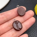 Macro-opname van koffieboonhangers in mat en glanzend voor het maken van eigen sieraden - Koffieboon Stijl (24108)