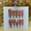 Unghie finte stiletto effetto marmo rosa con fiori 3D e strass brillanti decorati - Extra Piccolo (XS)