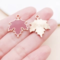 Ciondolo a foglia di acero smaltato rosso con bordo dorato per gioielli DIY - 14251-Foglia d'Acero in Lega di Zinco Smalto Arancione Marrone (SN1621)