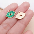 Lipvormige emaille legering bedeltjes in groen en goud voor DIY sieraden maken - Groene Lippen (25097)