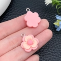 Roze hars bloem hanger met gele stamper en zilveren ringetje voor DIY sieraden maken - Roze Hars Pruimenbloesem (24326)