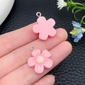 Roze hars bloem hanger met zilveren oogje voor DIY sieraden maken en accessoires - Roze Hars Vijfbladige Kersenbloesem (24330)