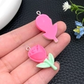 Roze hars roos bedeltjes voor DIY sieraden maken met metalen ophangringen - Rozerood Hars Roos (24345)