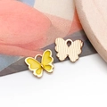 Détails de breloques papillon en émail jaune avec dos en métal doré à rayures fines - Papillon en Émail Jaune (12495)