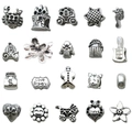 Set di 20 ciondoli vintage in lega d'argento tibetano con cuori stelle e motivi antichi - Set Lega Argento Antico (SN735)