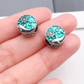Dettaglio di perline in smalto blu con tartaruga e balena e ciondoli nautici argento - Perla con Foro Grande Pesce Timone Marino (19825) / 1 Pezzo (11x11mm) / Verde