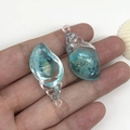 Pendentif en résine lumineuse en forme de conque avec remplissage de coquillages bleus - Coquillage Bleu Lac (18958)