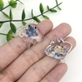 Pendentif mignon en résine lumineuse violette avec paillettes bleues et dorées - Raie Manta Bleue (18966)