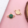 Dettagli di ciondoli Saturno in lega smaltata verde con placcatura in oro per DIY - Stile Satellite Stellare Rotondo Terra (13541) / 1 pezzo (12x16mm) / Verde