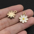 DIY Gänseblümchen-Anhänger mit weißer Öltropfen-Veredelung und goldener Rückseite - Weiße Emaille Kleine Gänseblümchen (16494)