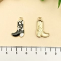 Pendentif botte de cowboy motif vache et finition dorée pour bijoux DIY - Botte de Cowboy Western Émail Noir Alliage Or (21850)