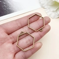 Vista de marco geométrico hexagonal en tono bronce para crear joyas artesanales - Bisel de Marco Hexagonal (22237)