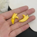 Pendentifs bananes en résine jaune avec boucles métalliques pour bijoux et porte-clés DIY - Style Banane en Résine Jaune (16391)