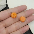 Pendentifs orange en résine avec anneaux argentés pour bijoux et porte-clés DIY - Style Orange de Fruits Ronds en Résine Orange (16395)