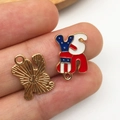 Golden USA heart charm with American flag enamel and textured metal back details - KC Gold Enamel USA Flag USA Letter Style (16272)