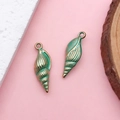 Ciondoli a conchiglia in lega verde vintage per orecchini e collane fai-da-te fatti - Stile Conchiglia Marina (12351) / 1 Pezzo (8x22mm) / Verde