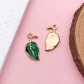Ciondoli a foglia in smalto verde e lega dorata, mostra sia il fronte che il retro strutturato - Stile Foglia (9955) / 1 Pezzo/Confezione (12x20mm) / Verde