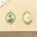 Détail du pendentif ovale rose avec dimensions affichées sur une règle - Vert Ovale Vintage Rose Violette (22091)