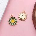 Ciondolo a margherita in smalto verde e giallo con metallo dorato per gioielli fai-da-te - Stile Piccola Margherita Rotonda (11074) / 1 Pezzo (11.4x14.6mm) / Verde