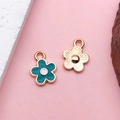 Ciondolo a fiore dorato con smalto blu e centro bianco per creazione gioielli fai da te - Stile Fiore (12350) / 1 Pezzo/Confezione (9x12mm) / Verde