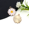 Détails de pendentifs marguerite en émail blanc pour bijoux DIY sur surface en cuir - Pendentif Chrysanthème Moyen (14777)