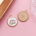 Détails de breloques couronne rondes avec émail blanc et strass pour bijoux DIY - Couronne Ronde Blanche avec Strass (12457)