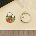 Pendentif fleur en émail avec pois rouges et dos doré pour la création de bijoux DIY - Style Fleur et Feuille Rouge (22066)
