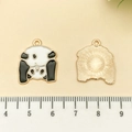 Pendentif mignon maman panda et bébé en alliage avec émail noir et blanc - Panda Faisant le Poirier en Émail Blanc (21662)