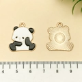 Pendentif panda mignon pour bijoux DIY avec finition émail noir et blanc, 2,5cm - Panda Touchant son Visage en Émail Blanc (21665)