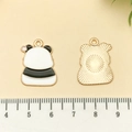 Pendentif panda mignon pour bijoux DIY avec émail noir et blanc et petite fleur rose - Panda Silhouette en Émail Blanc (21678)